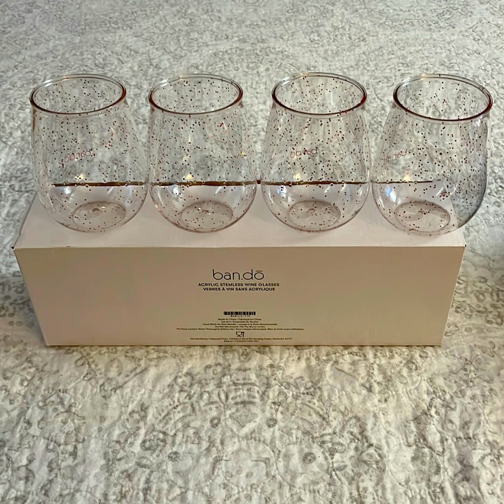 Acrylic stemless wine glasses